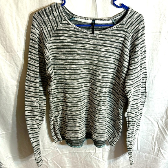 Kuhl Tops - Kuhl Women’s Lg Gray Textured Striped Sweater